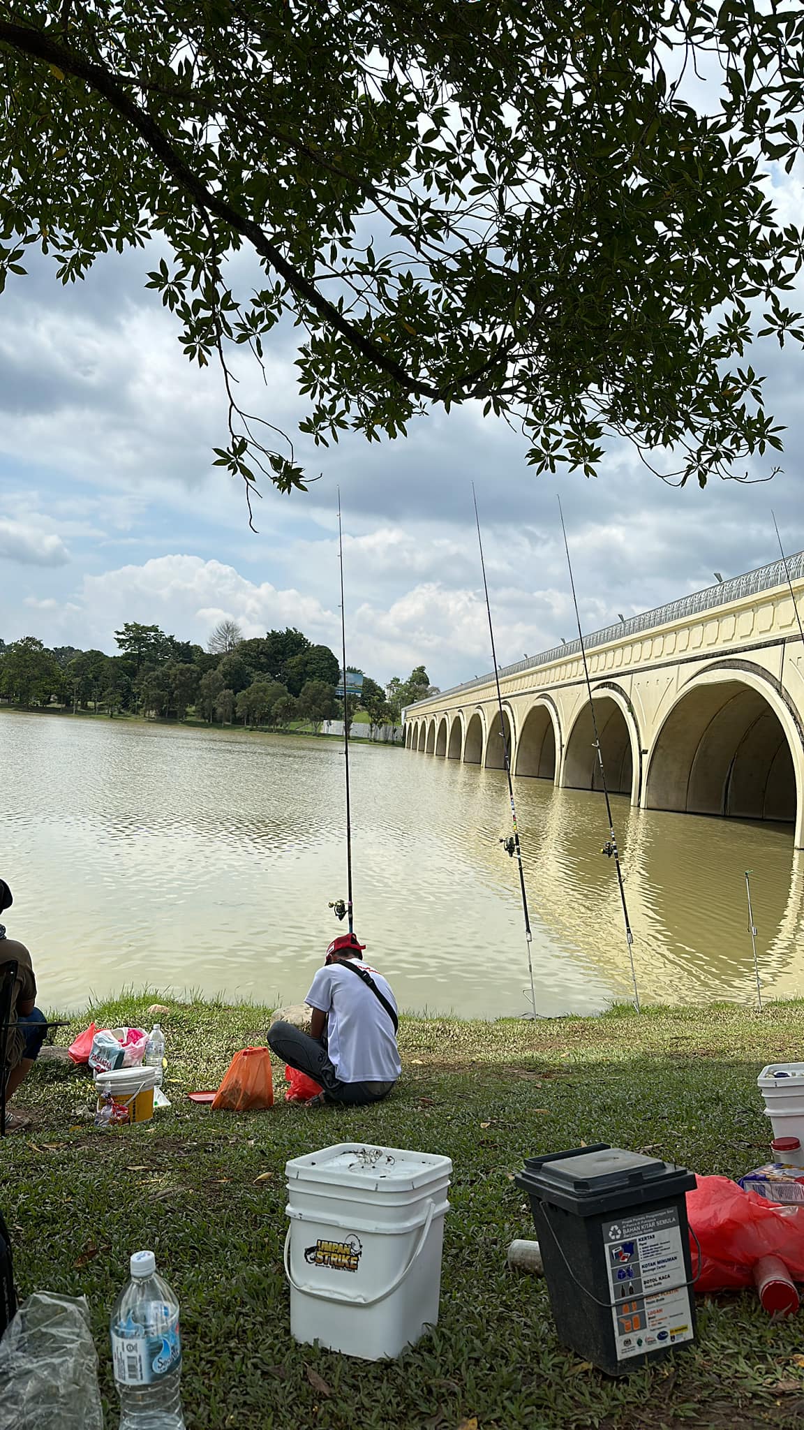 Memancing nie seronok Klau gelak .. melawak membahan  ..